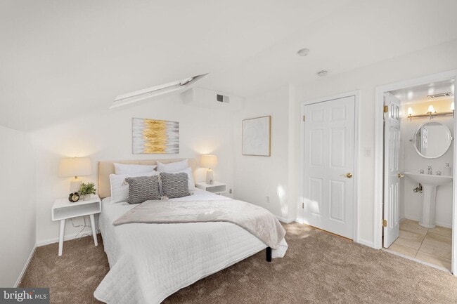 Building Photo - 1930 New Hampshire Ave NW