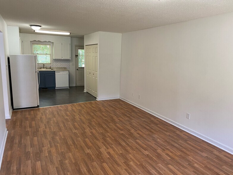 Building Photo - 1391 15th Ave NE