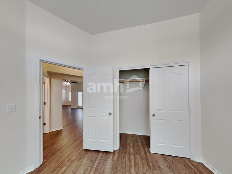 Building Photo - 956 W State St