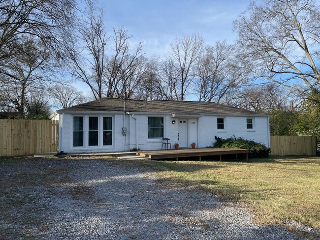 Primary Photo - Beautifully renovated 4bdrm/3bath in Madis...