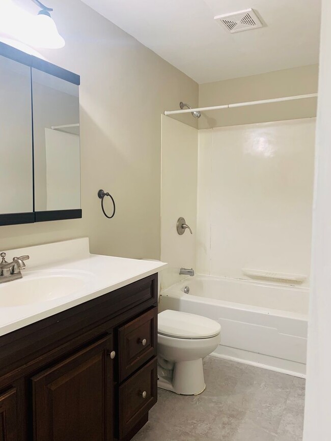 Building Photo - 8038 Evesborough Dr