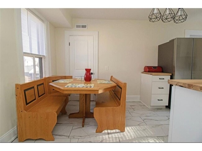 Building Photo - 1211 5th St NE