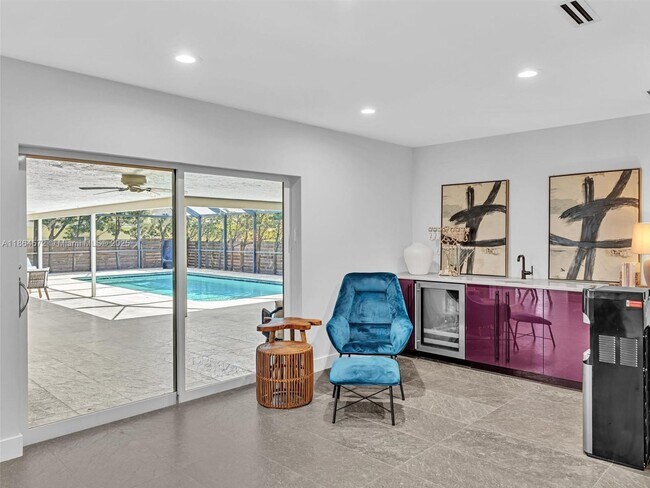 Building Photo - 840 S Southlake Dr