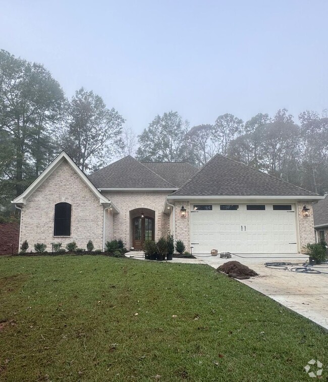 Building Photo - 27 Courtland Dr