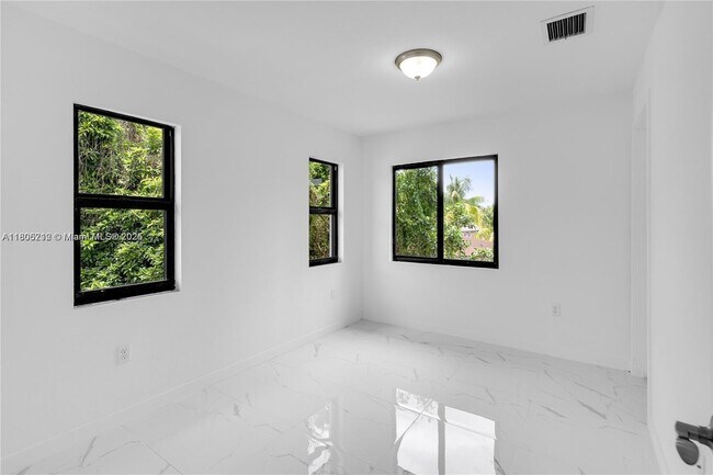 Building Photo - 1821 NW 69th St