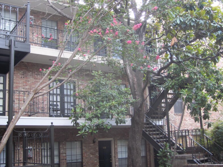 Building Photo - 2801 Rio Grande St