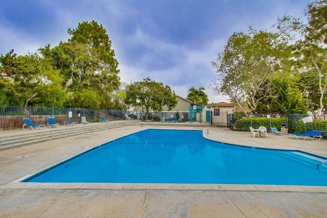 Building Photo - Large spacious 2 Bedroom in UTC