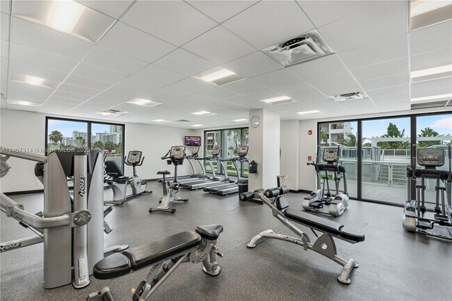 Building Photo - 3015 N Ocean Blvd