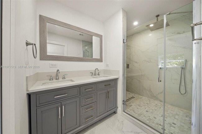 Building Photo - 3166 Royal Palm Ave