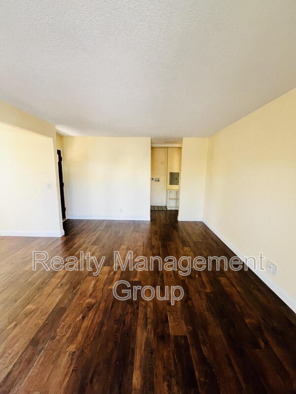 Building Photo - 7360 Park Ridge Blvd