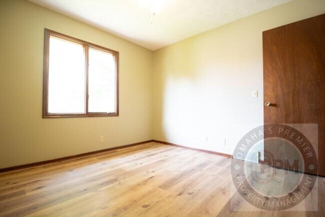 Building Photo - Spacious 3 Bed 3 Bath House