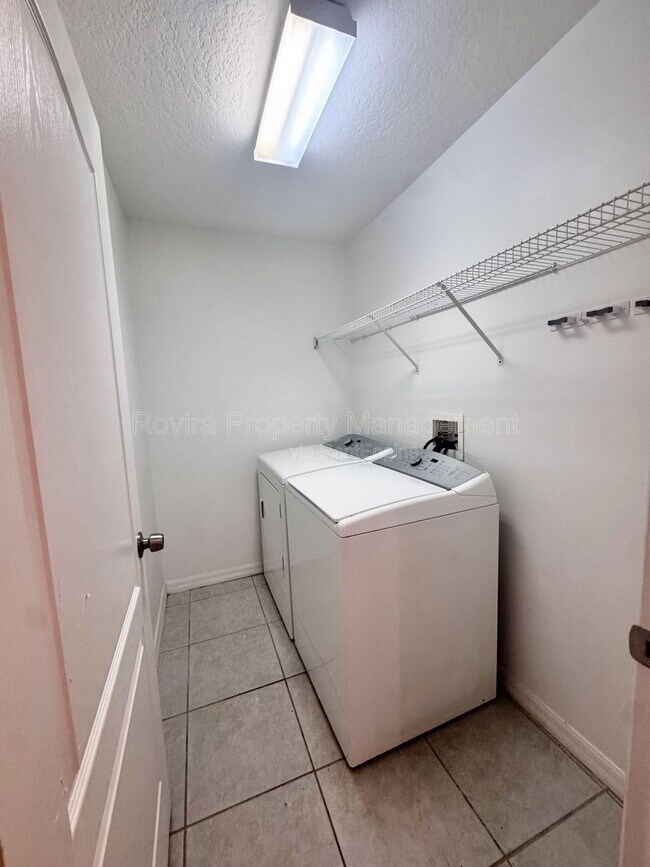 Building Photo - 661 Hacienda Cir