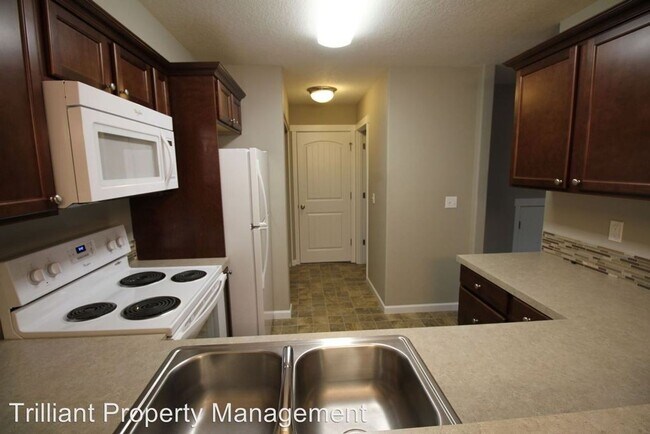 Building Photo - NICE 3 Bedroom 2 & 1/2 Bath 2-Story Duplex...