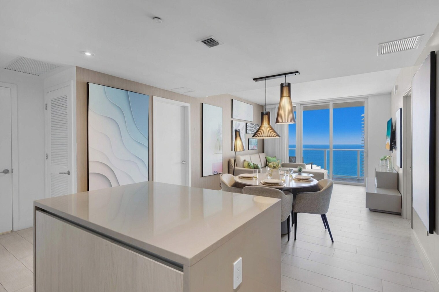 Building Photo - 4010 S Ocean Dr