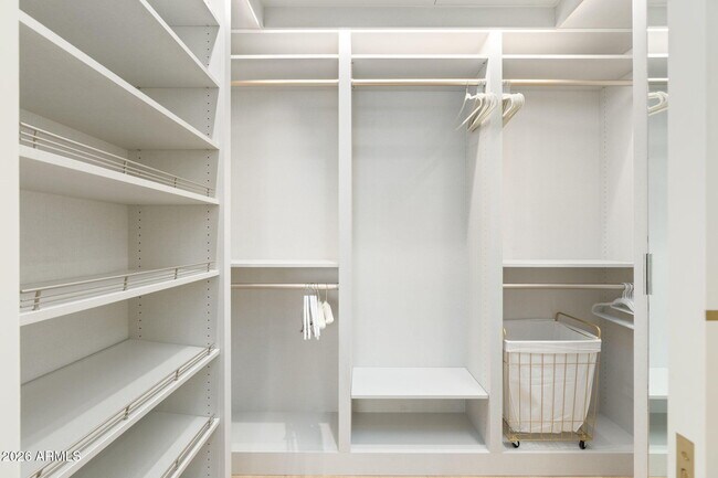 Building Photo - 6587 N Palmeraie Blvd