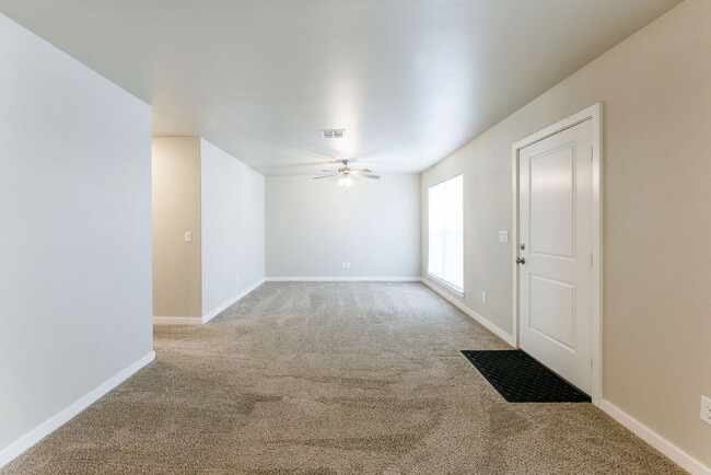 Building Photo - Beautiful 3 Bedroom 2 Bath Home in Frenship ISD!