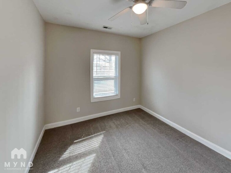 Building Photo - 2112 Middale St