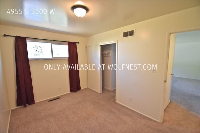 Building Photo - Beautiful 2 Bed Taylorsville Unit! No Depo...