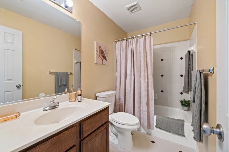Full Bathroom - 45537 Lake Haven Ter