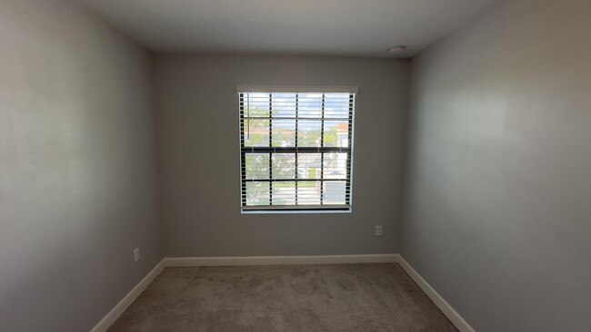 Building Photo - 4230 Napoli Lake Dr