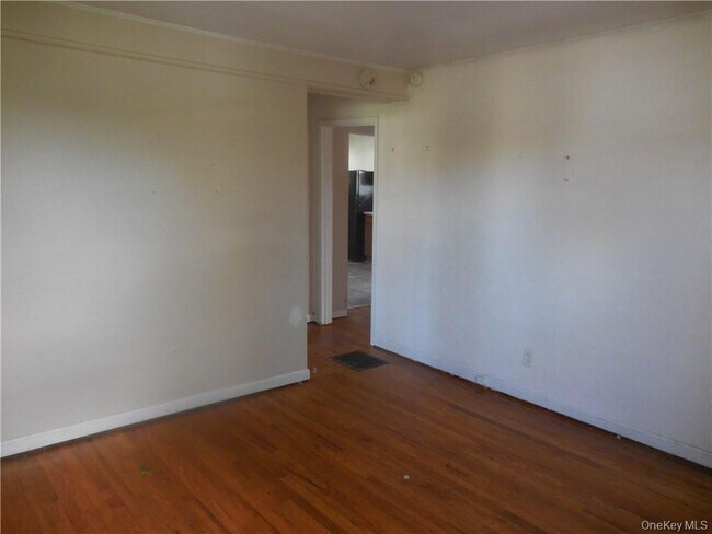 Building Photo - 10 Edmunds Ln