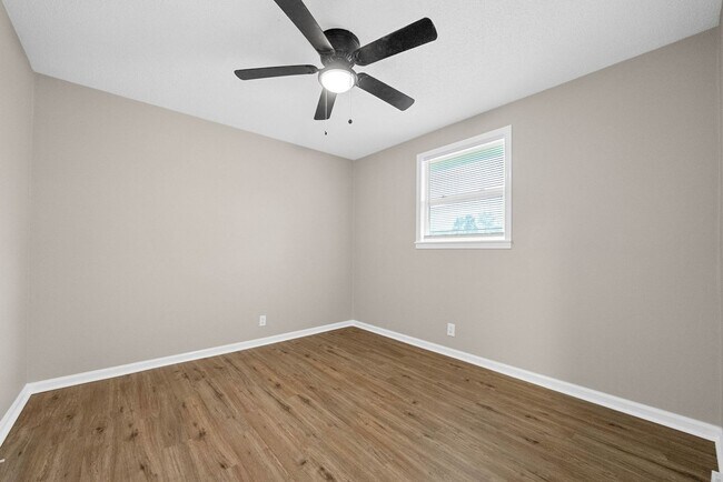 Building Photo - 114 Tandy Dr