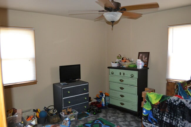 Building Photo - Nice 3-4 Br, 2 Bath Ranch style home, fenced in yard, garage, patio, full basement