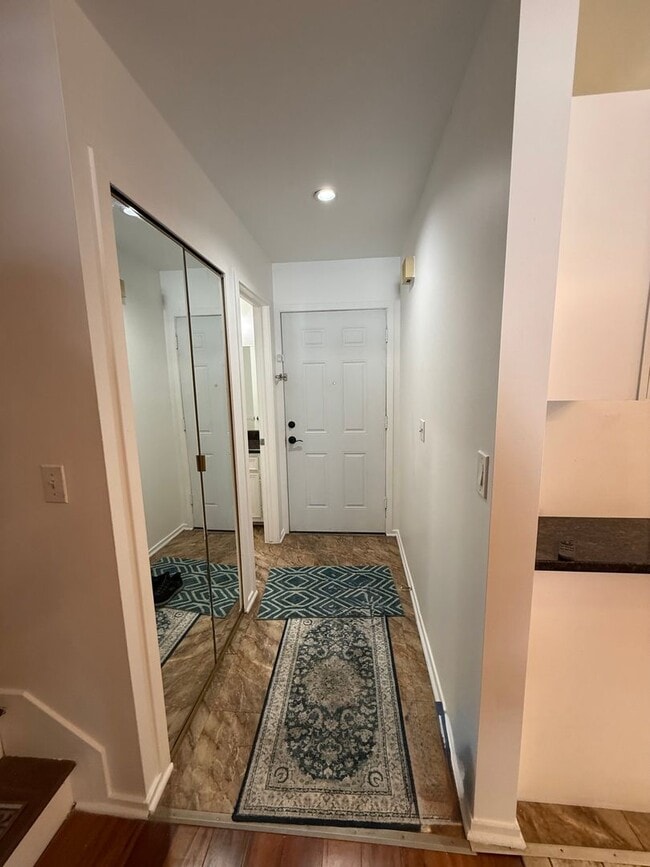 Building Photo - 1082 Greenhills Dr