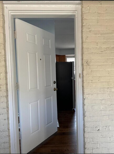 Entrance to Building - 728 Dobson St