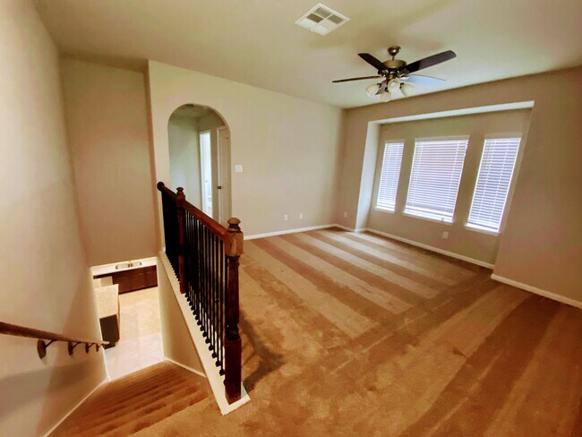 Building Photo - 10918 Hillside Dr