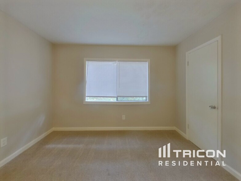 Building Photo - 3946 McGill Dr