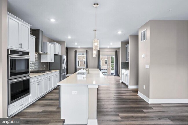 Building Photo - 4175 Brodie Pl
