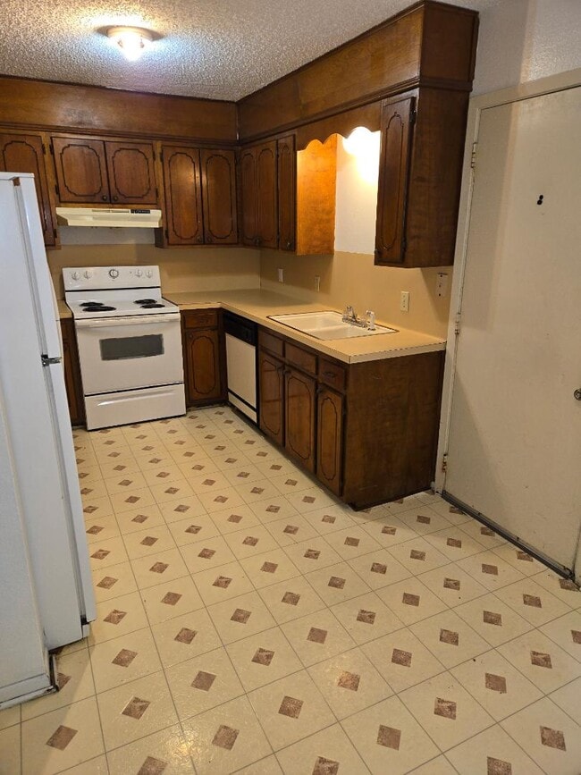 Building Photo - 127 Regency Ave