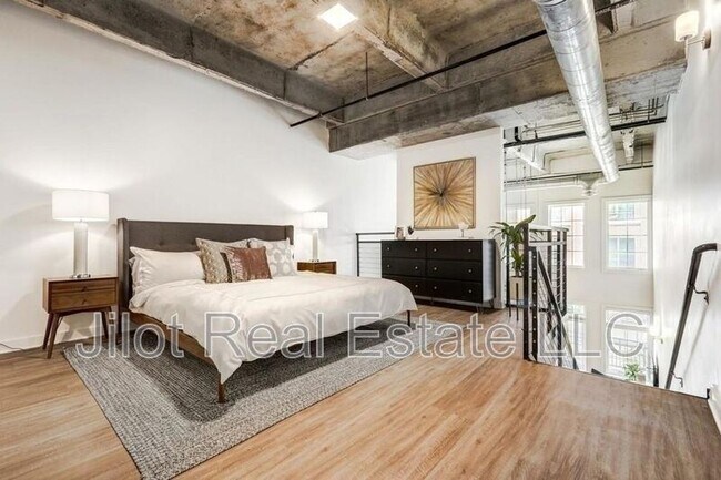 Building Photo - 260 18th St NW