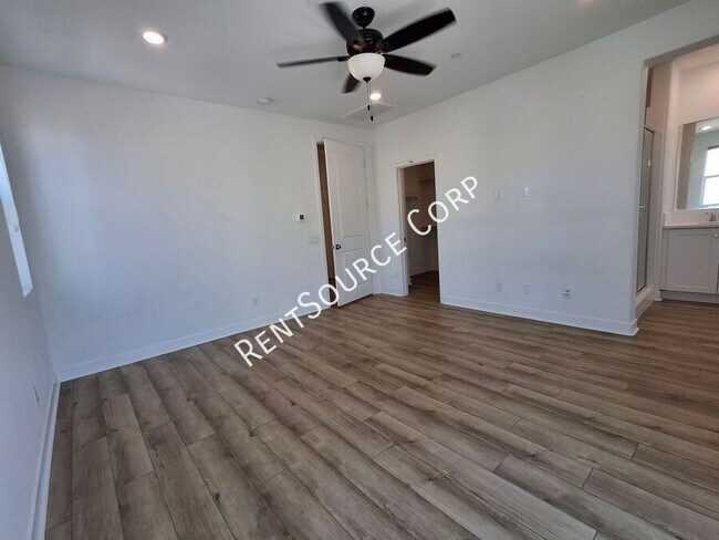 Building Photo - 26943 Pathfinder Ln
