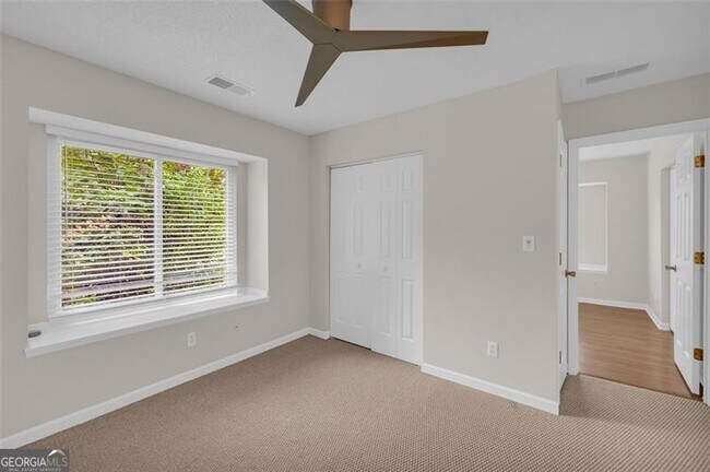 Building Photo - 914 Bradford Ln