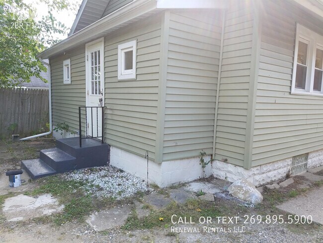 Building Photo - 129 Vale St