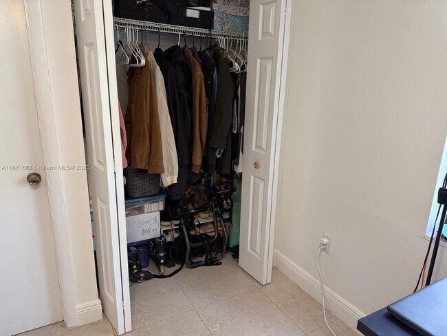 Building Photo - 3582 NE 171 St