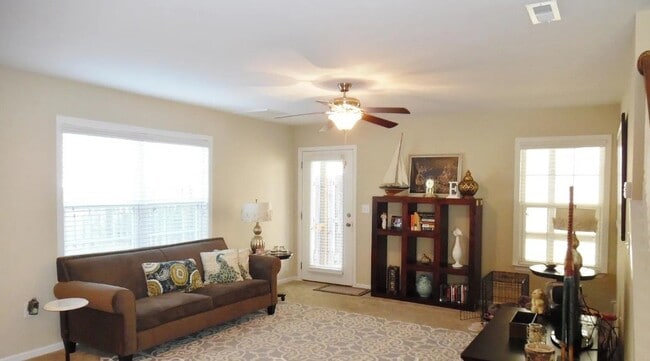 Building Photo - Spacious Greenville Home with Fenced Yard