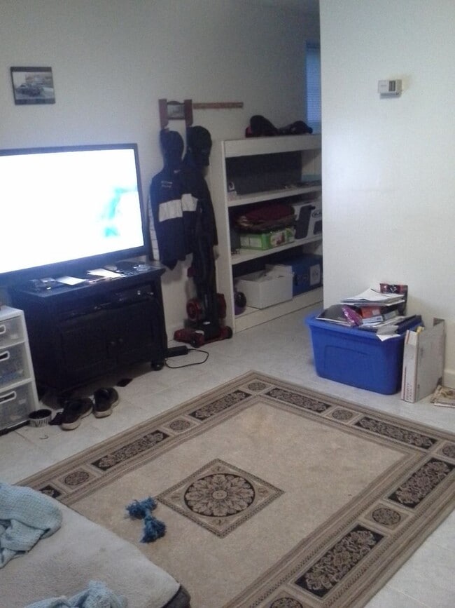 Building Photo - Cheeseplant Apartments