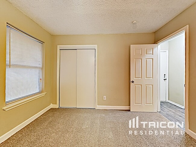 Building Photo - 429 Parkridge Blvd