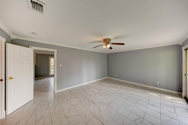 Building Photo - 263 E Castle Harbour Dr