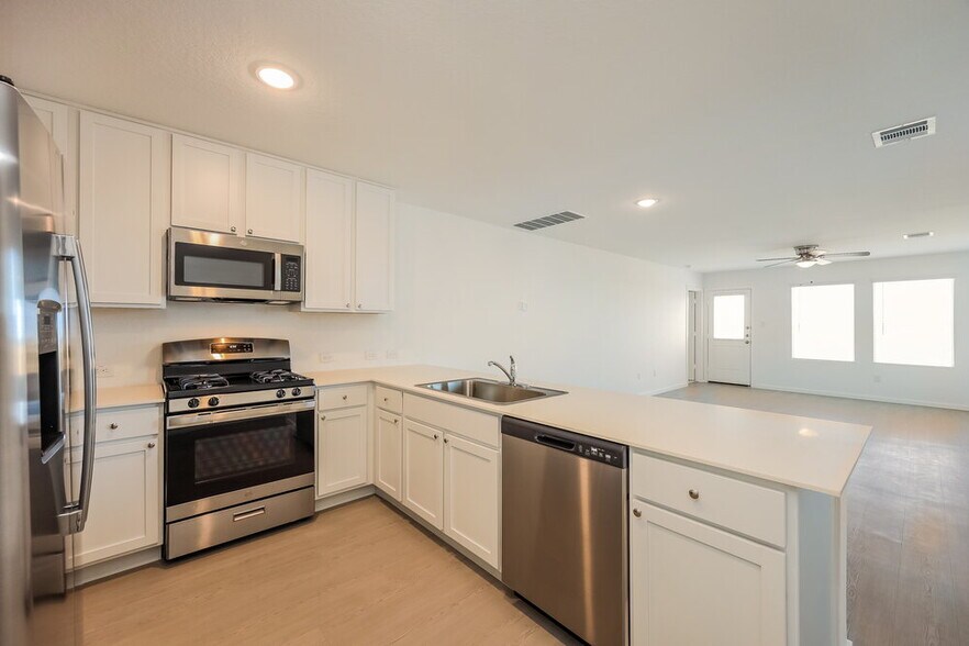 Building Photo - 1870 Musk Rose