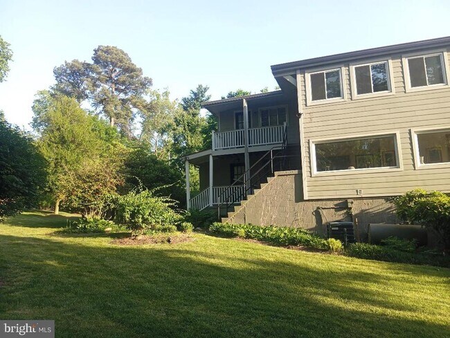 Building Photo - 1307 Lark Ln