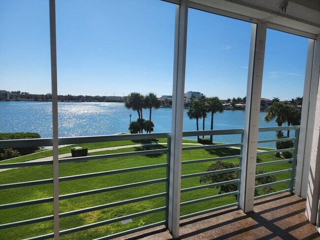 Building Photo - Condo - Coral Pointe At Harbourside with Water Views