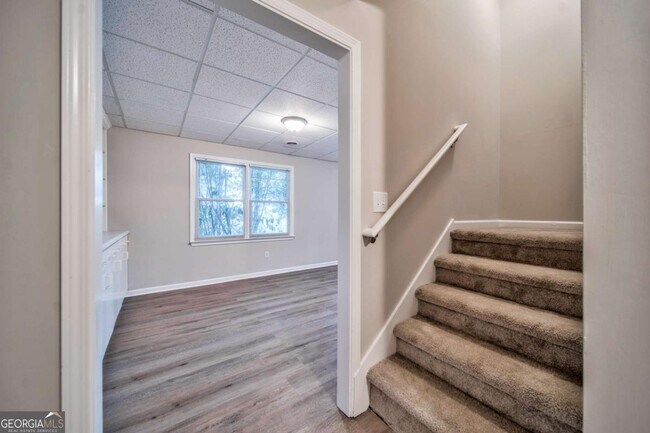 Building Photo - 2011 Town Lake Hills W