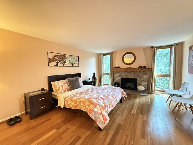 Building Photo - 772 Greenhills Dr
