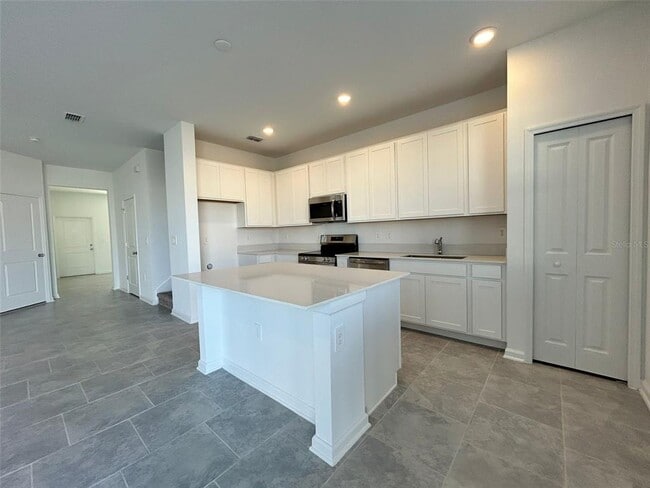 Building Photo - 3019 Chantilly Dr