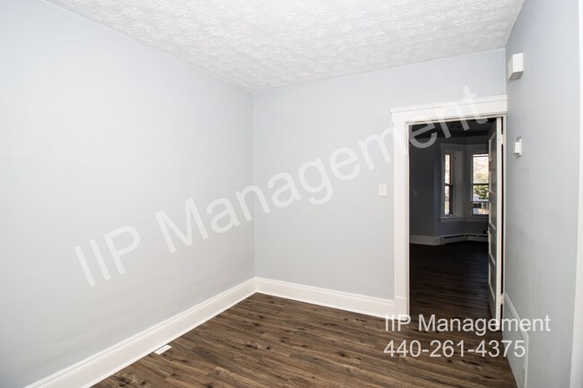 Building Photo - 1609 Lakewood Ave