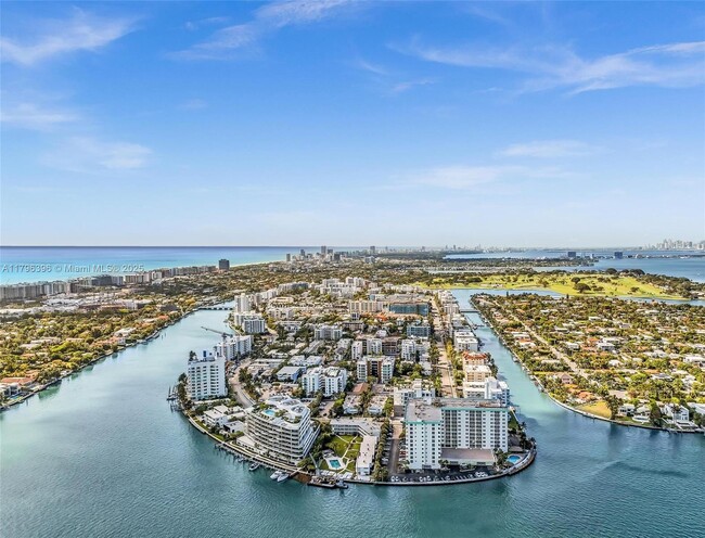 Building Photo - 9901 E Bay Harbor Dr
